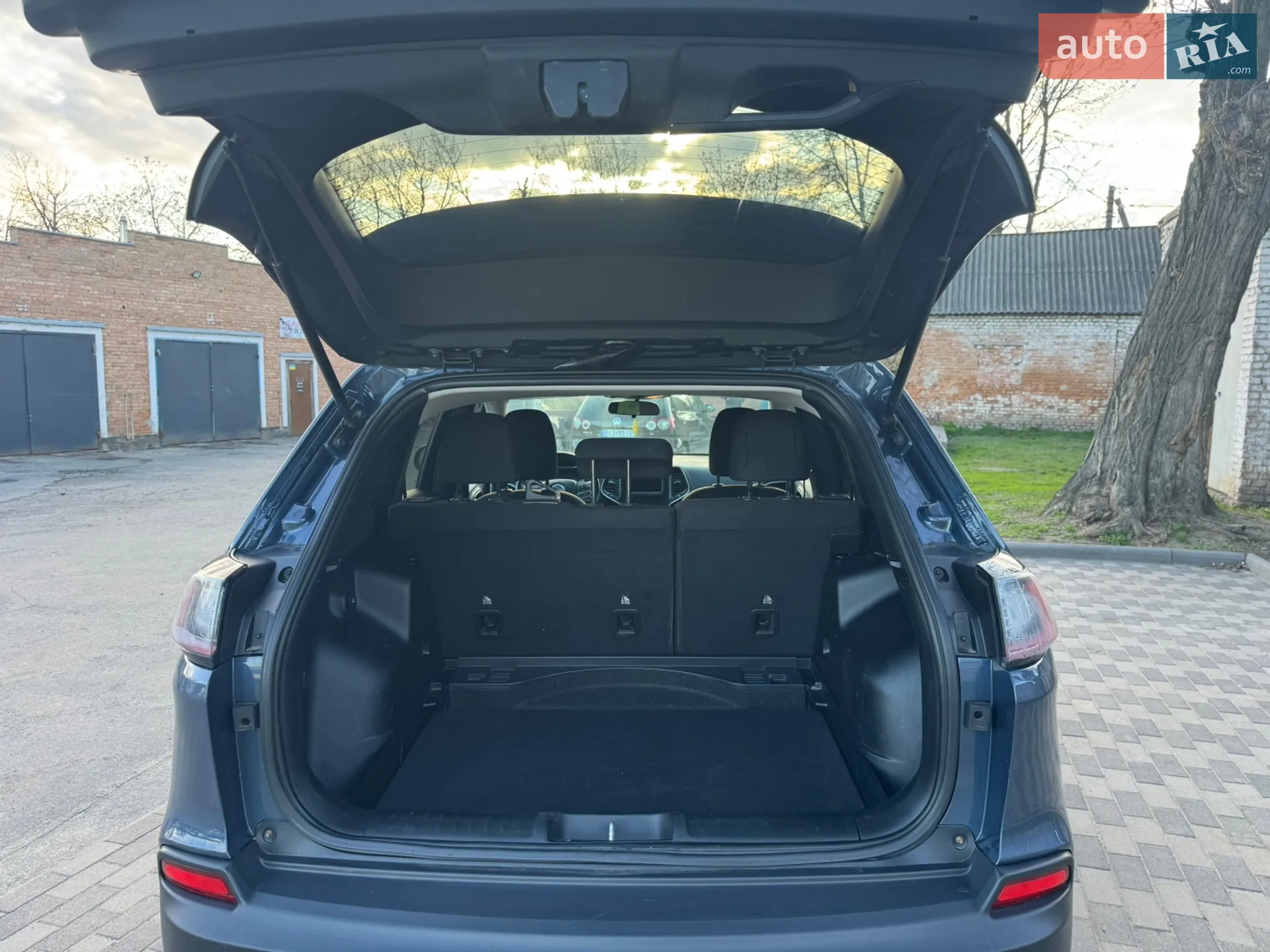 2019 Jeep Cherokee - мініатюра 32