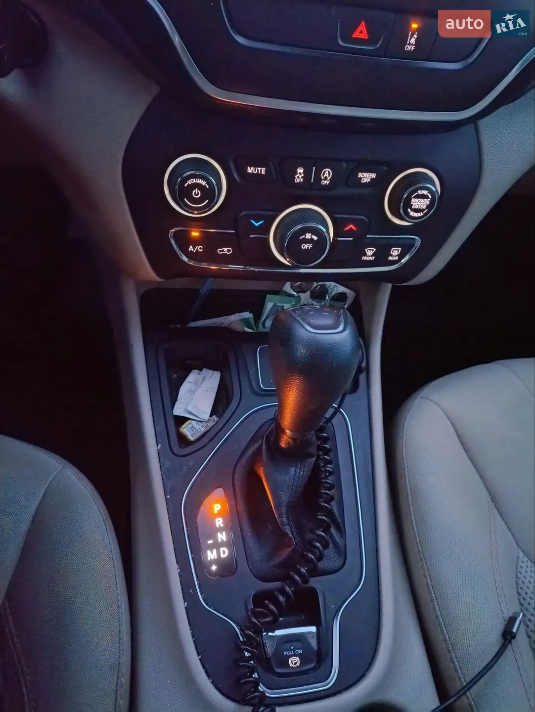2020 Jeep Cherokee - мініатюра 27