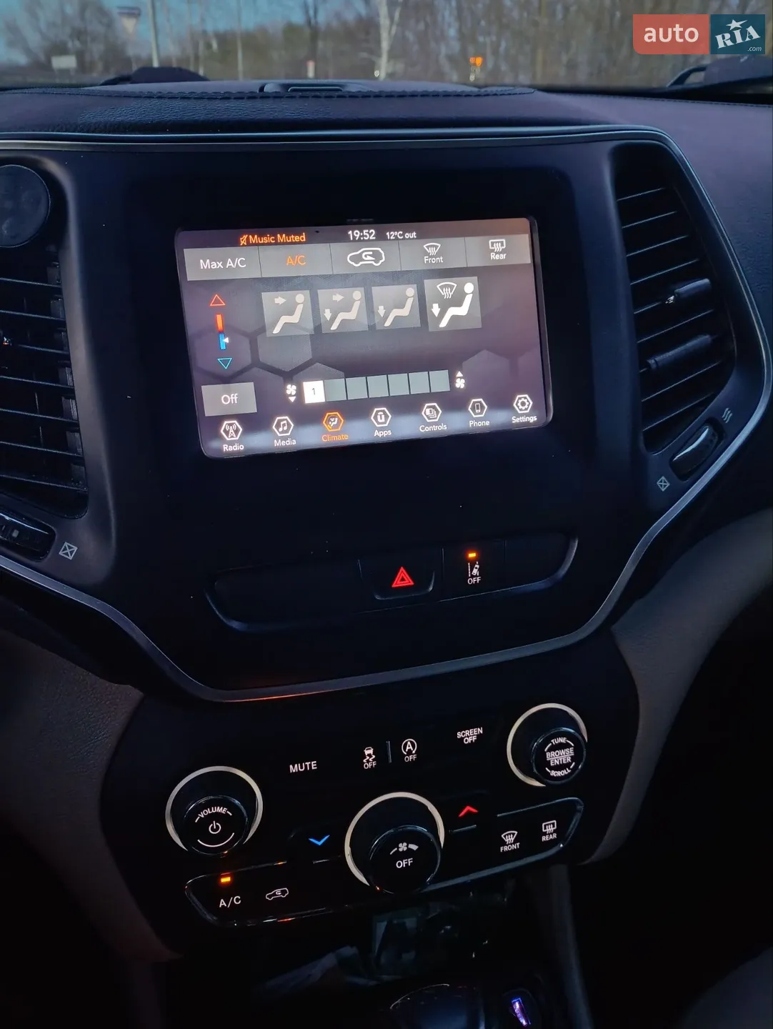 2020 Jeep Cherokee - мініатюра 29