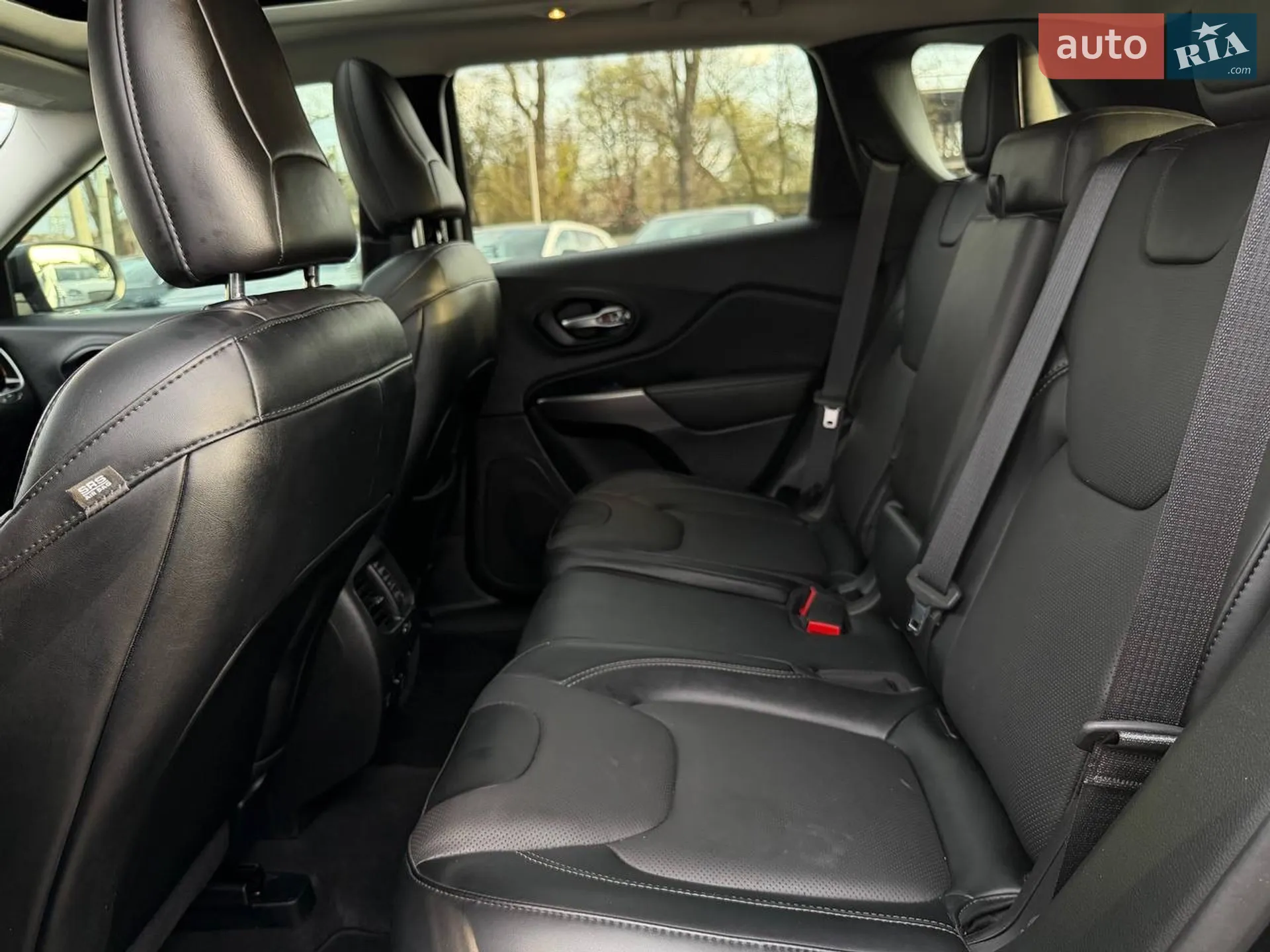 2022 Jeep Cherokee - мініатюра 28