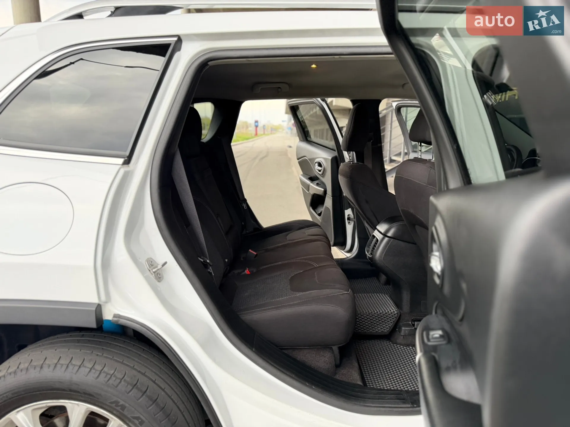2019 Jeep Cherokee - мініатюра 55