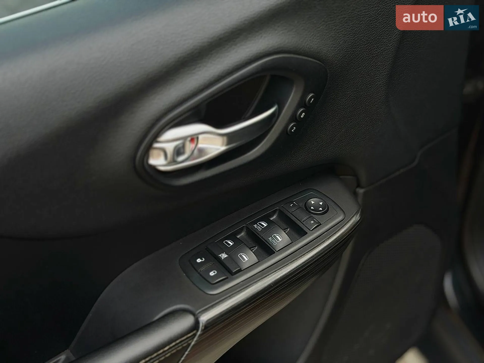 2013 Jeep Cherokee - мініатюра 26