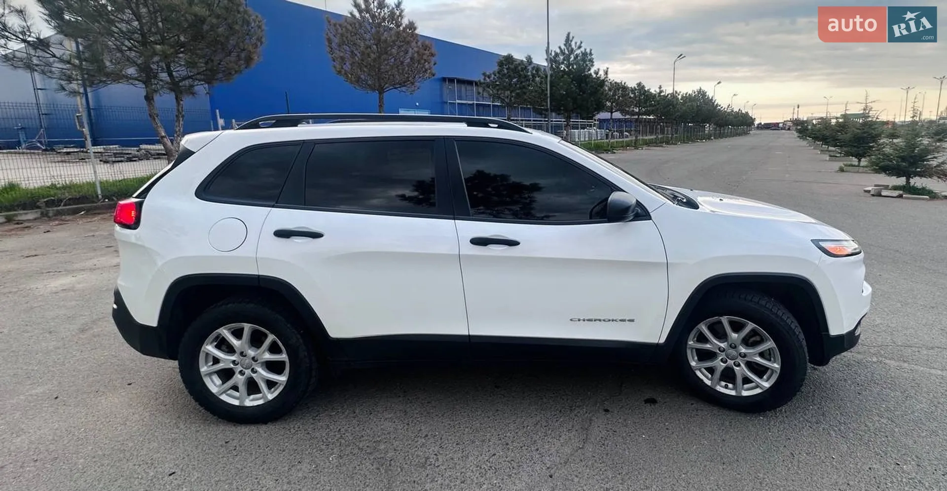 2016 Jeep Cherokee - мініатюра 3