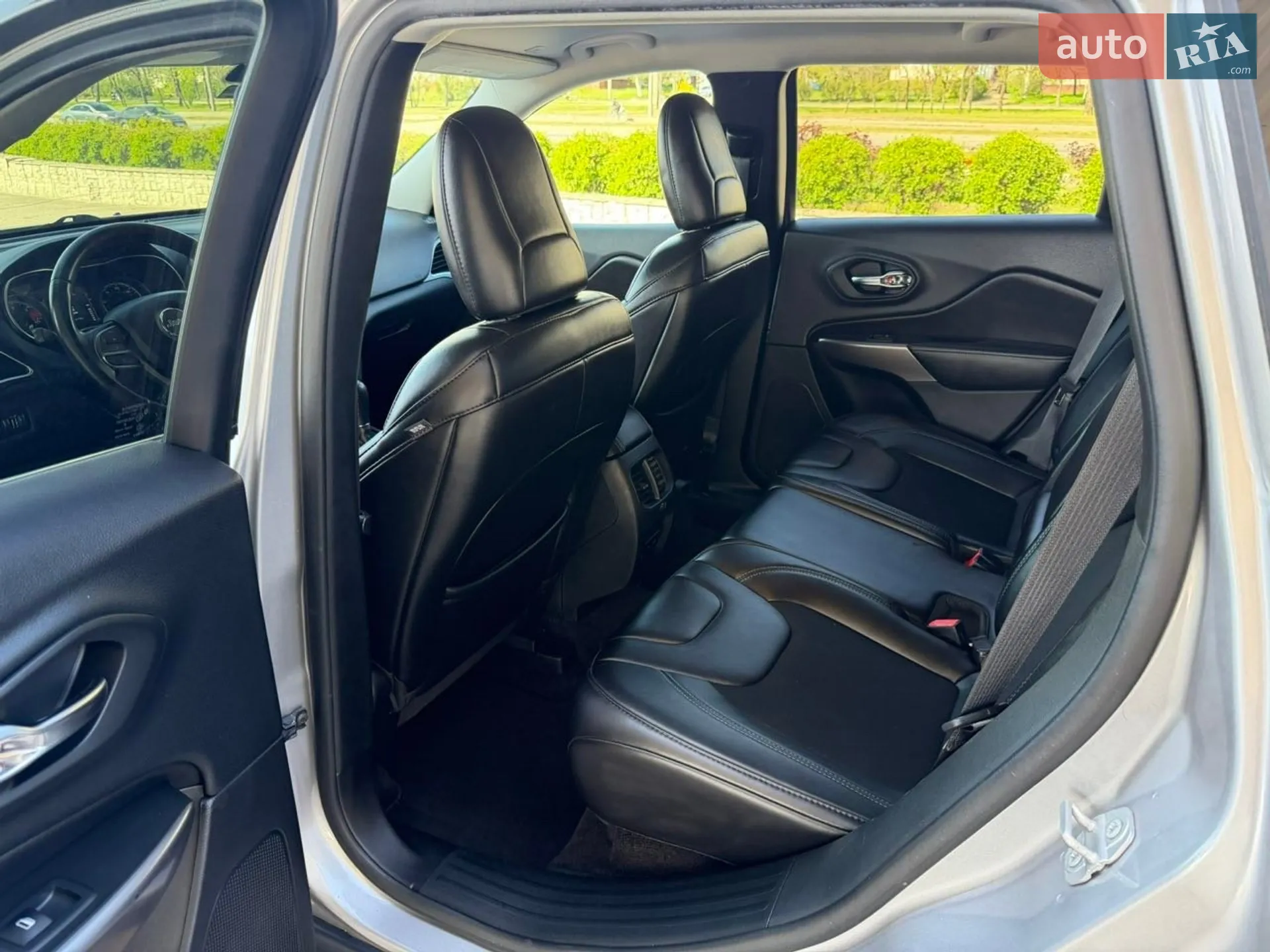 2019 Jeep Cherokee - мініатюра 27