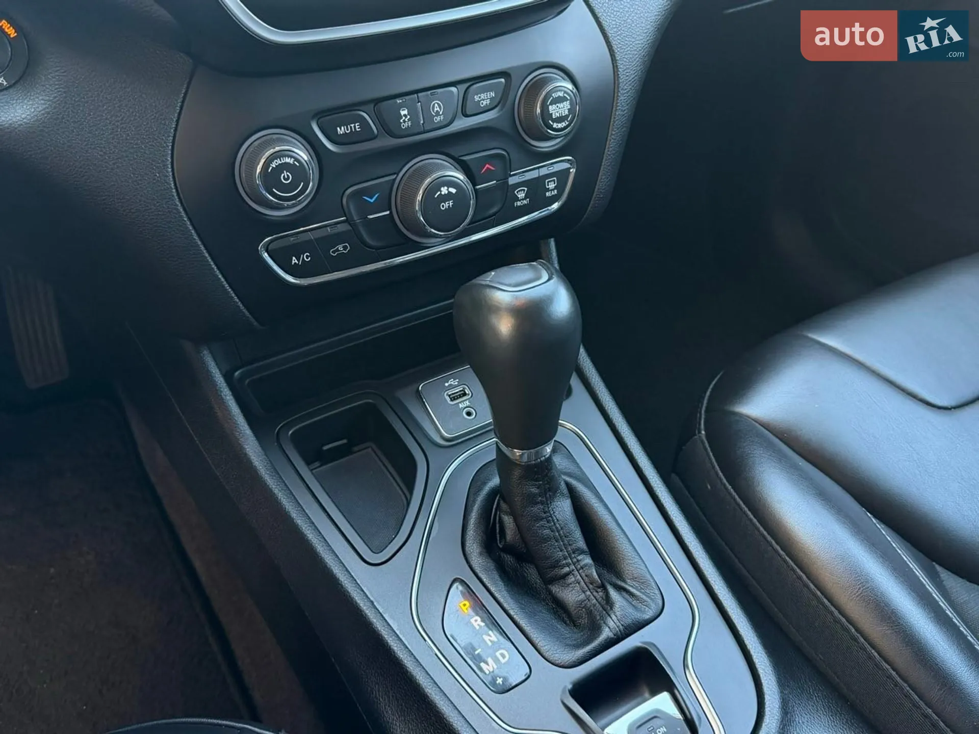 2019 Jeep Cherokee - мініатюра 29