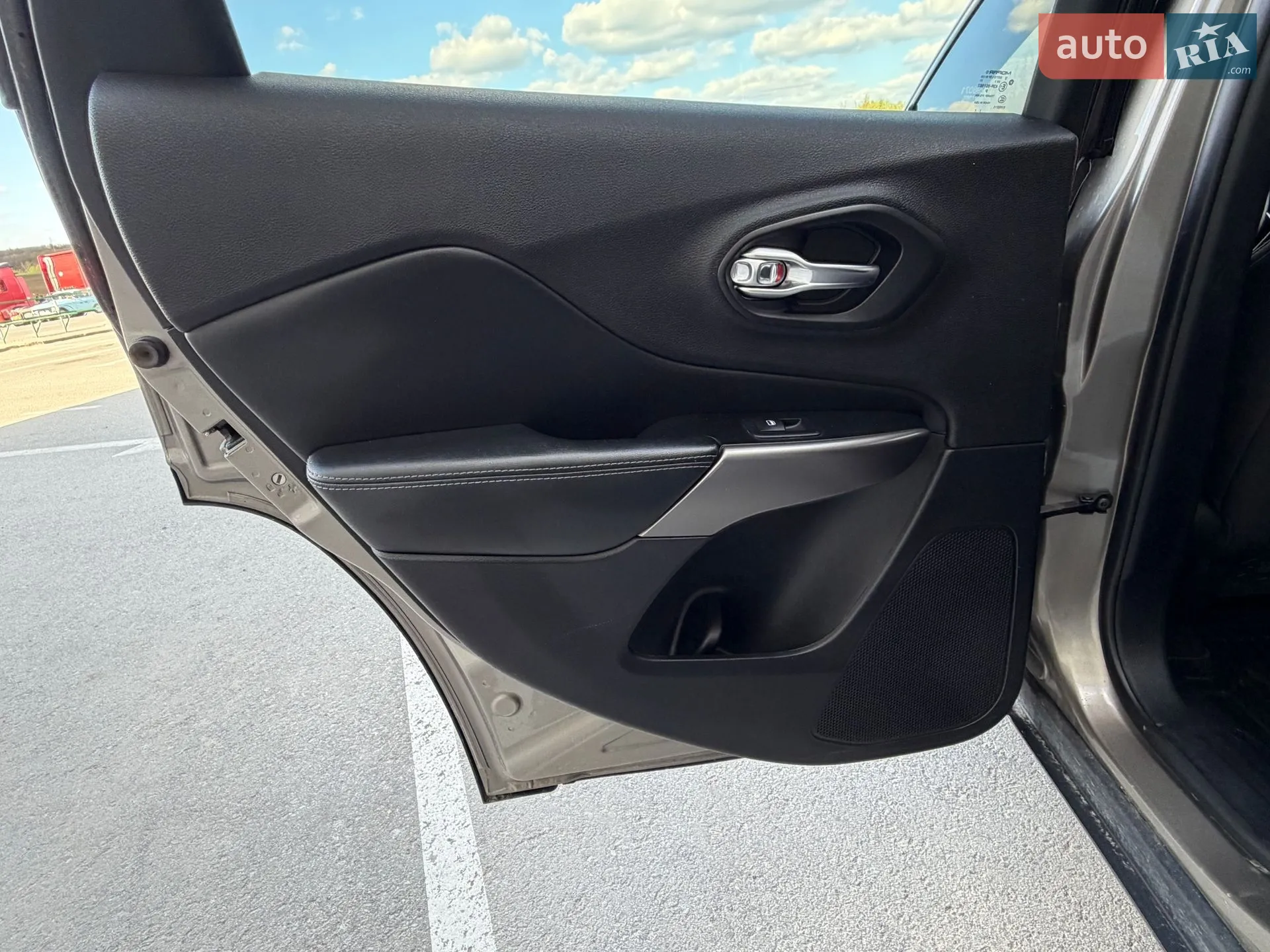 2019 Jeep Cherokee - мініатюра 32