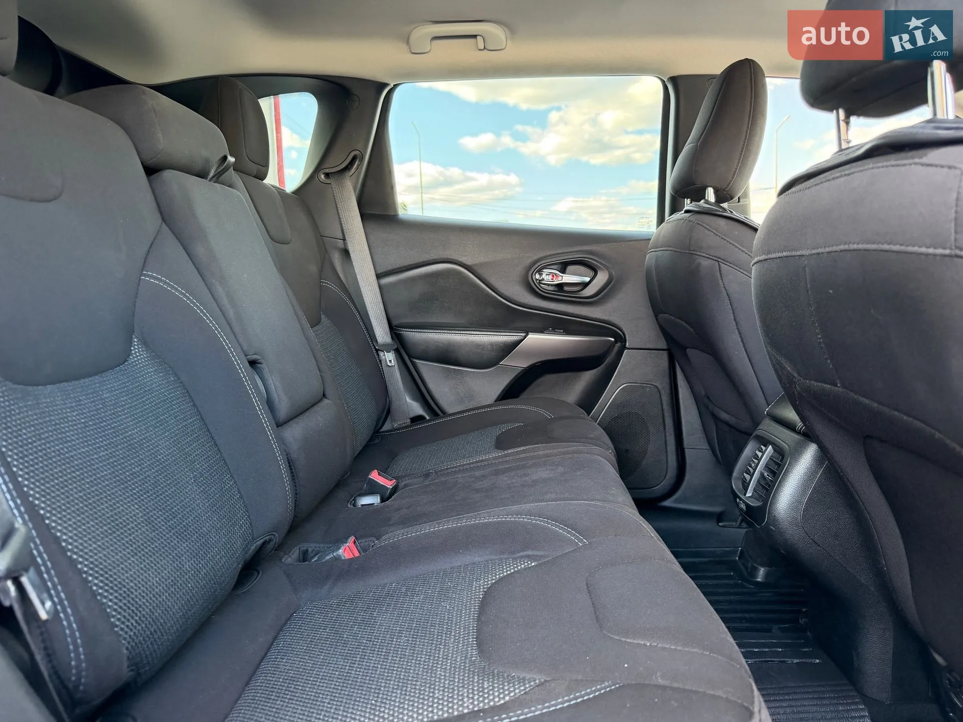 2019 Jeep Cherokee - мініатюра 40