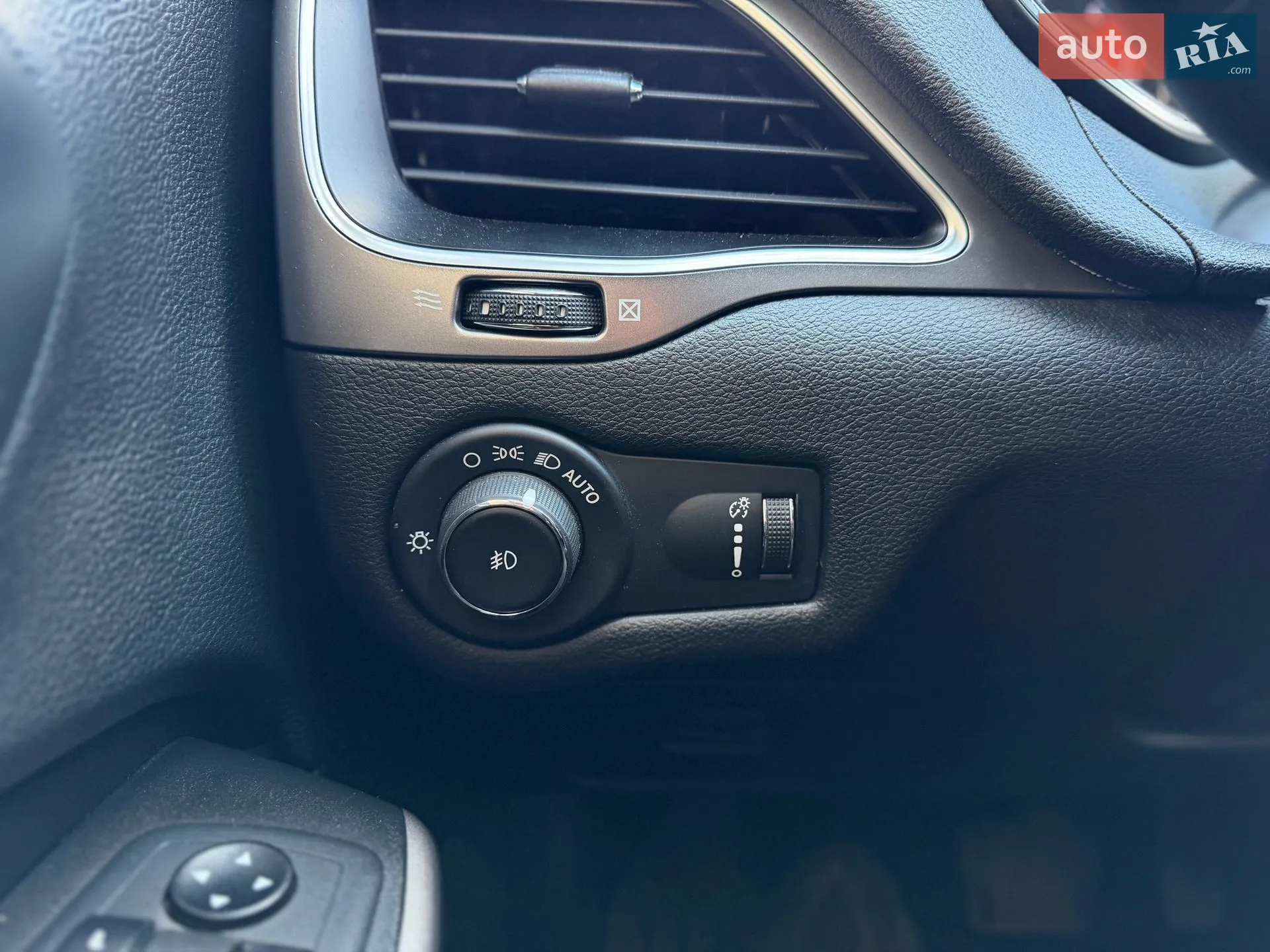 2019 Jeep Cherokee - мініатюра 48