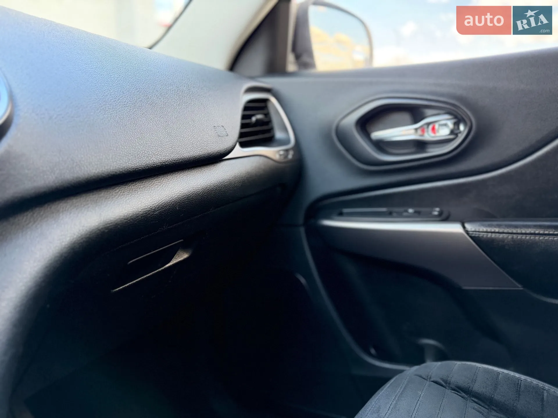 2019 Jeep Cherokee - мініатюра 51