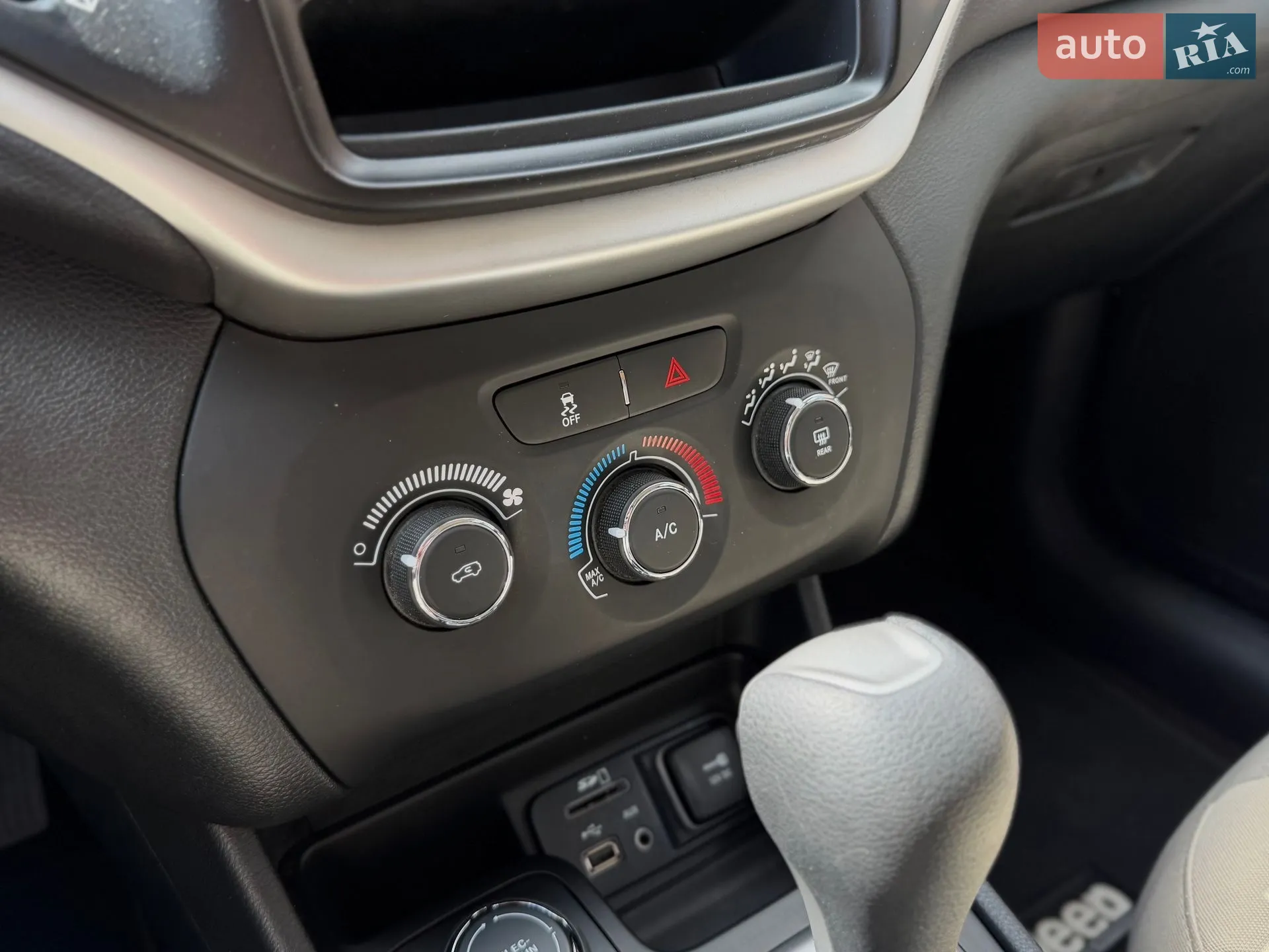 2016 Jeep Cherokee - мініатюра 39