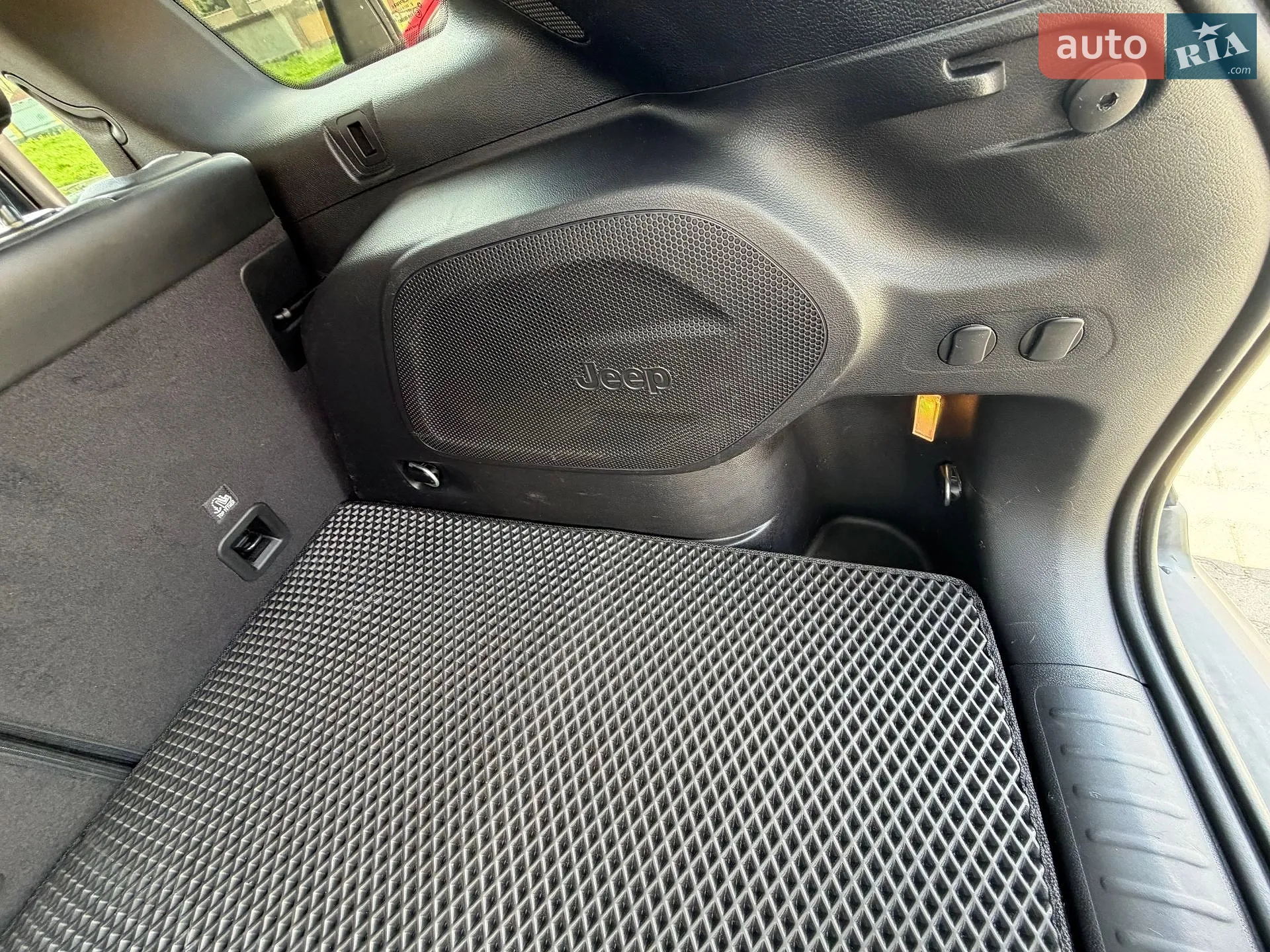 Jeep Cherokee 2019 VIN 1C4PJMDX5KD445436 фото оголошення 18 з 27