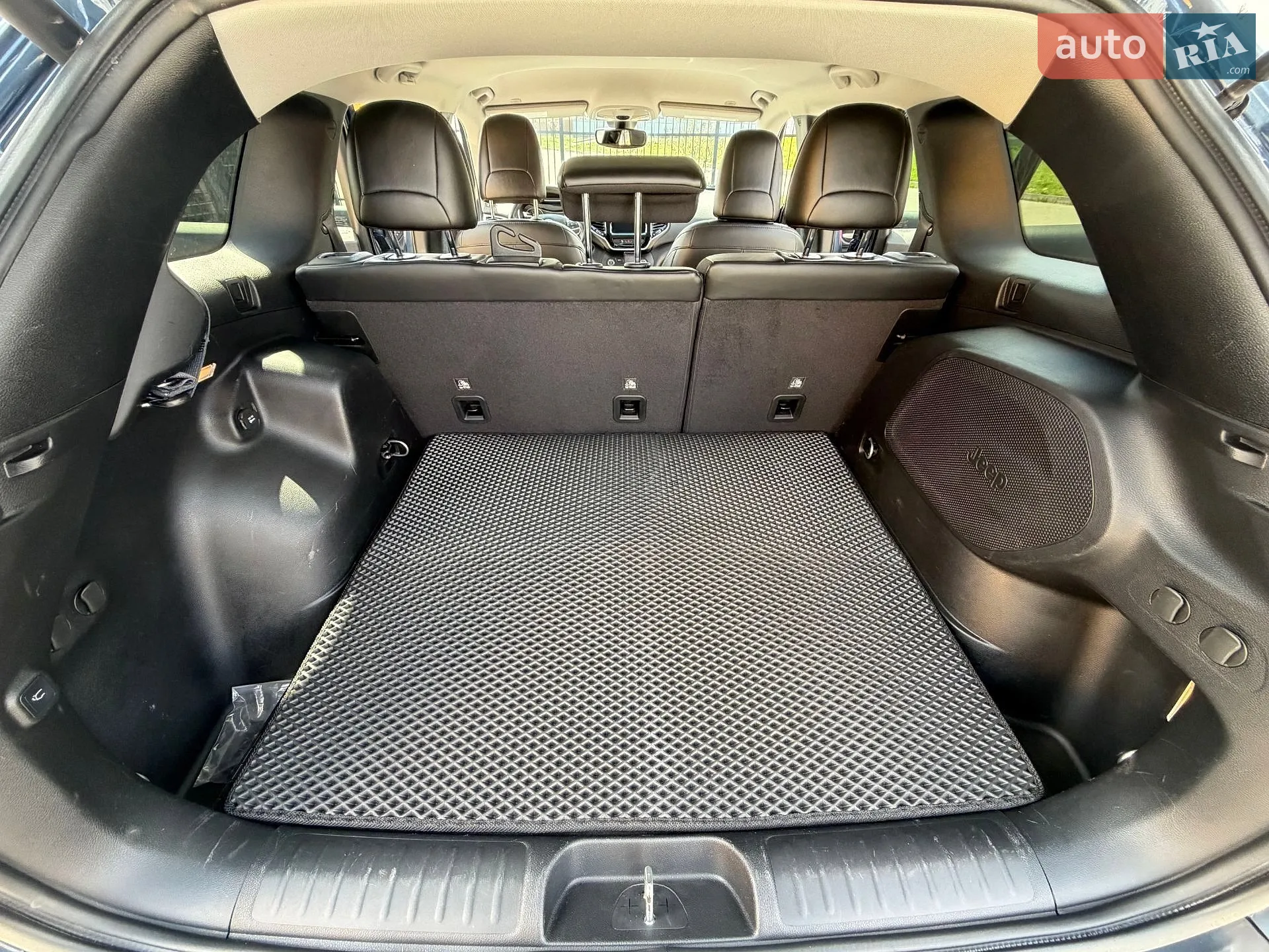 2019 Jeep Cherokee - мініатюра 19