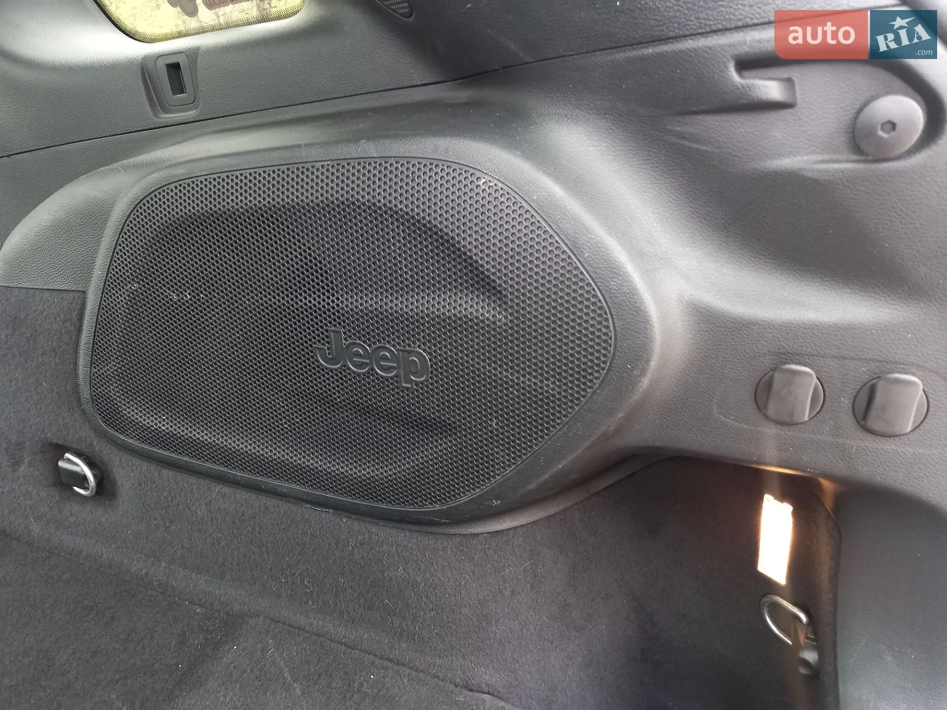 Jeep Cherokee 2022 VIN 1C4PJMDX0ND555623 фото оголошення 8 з 27