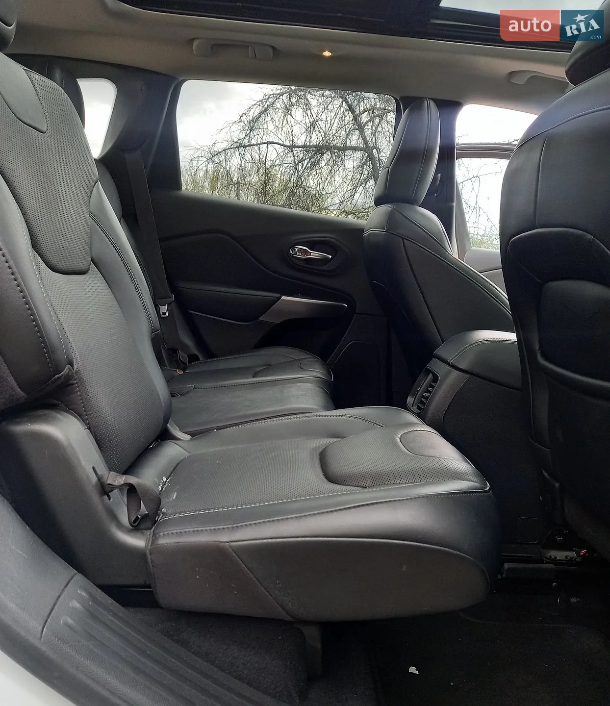 Jeep Cherokee 2022 VIN 1C4PJMDX0ND555623 фото оголошення 10 з 27