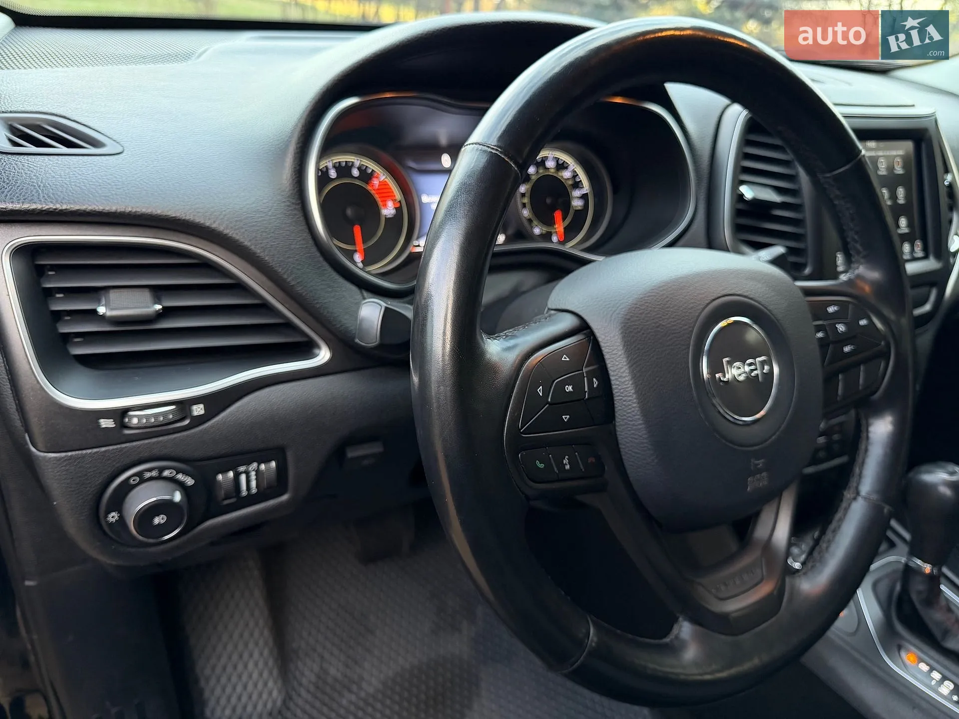 2019 Jeep Cherokee - мініатюра 24