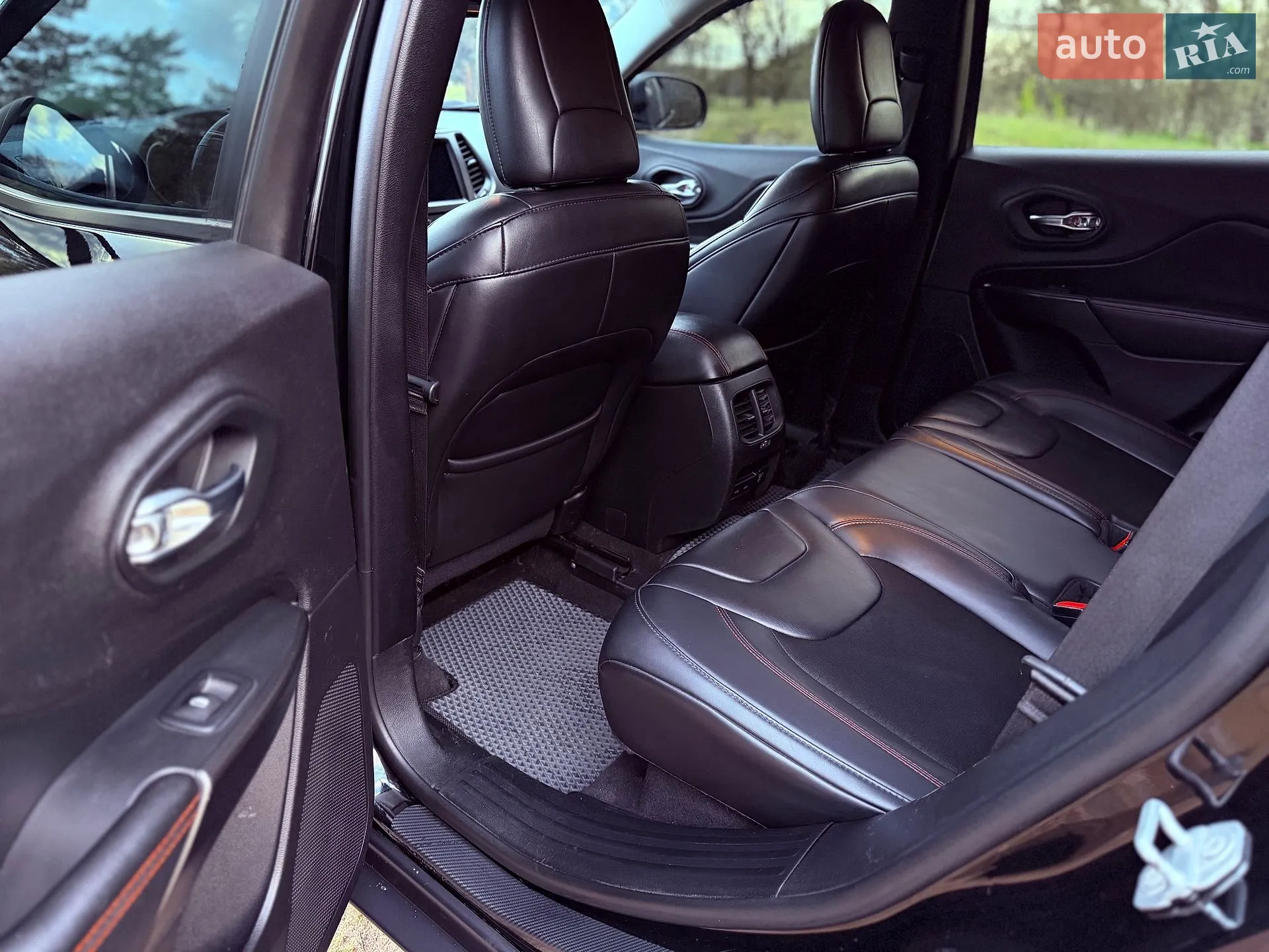 2019 Jeep Cherokee - мініатюра 29
