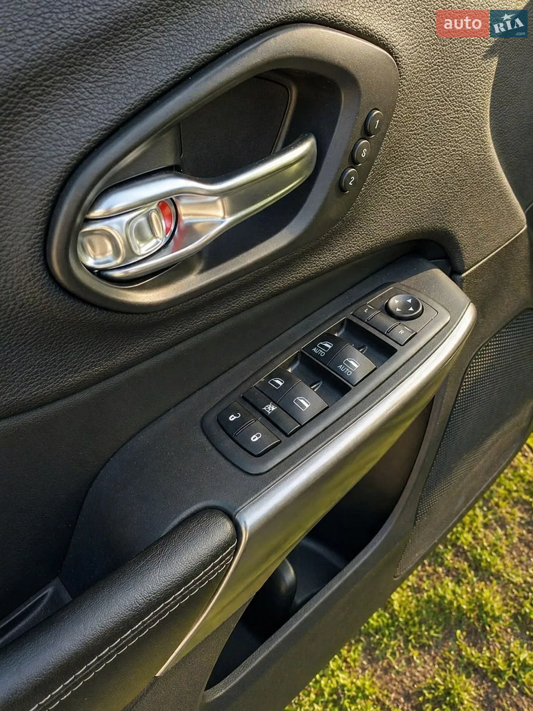 2019 Jeep Cherokee - мініатюра 17