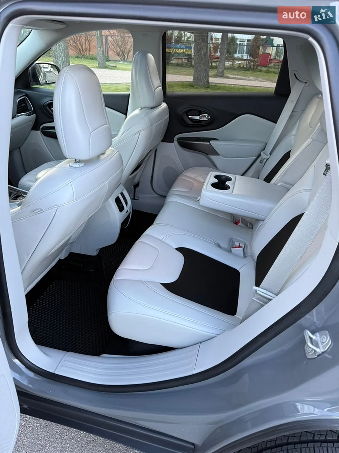 2020 Jeep Cherokee - мініатюра 13