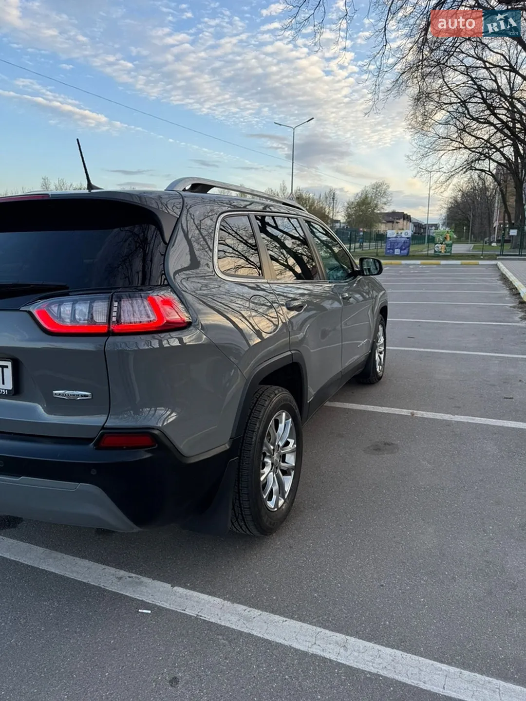 2020 Jeep Cherokee - мініатюра 8