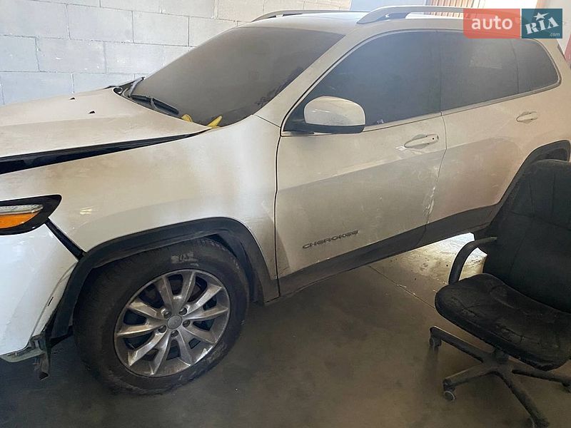 Внедорожник / Кроссовер Jeep Cherokee 2016 в Харькове