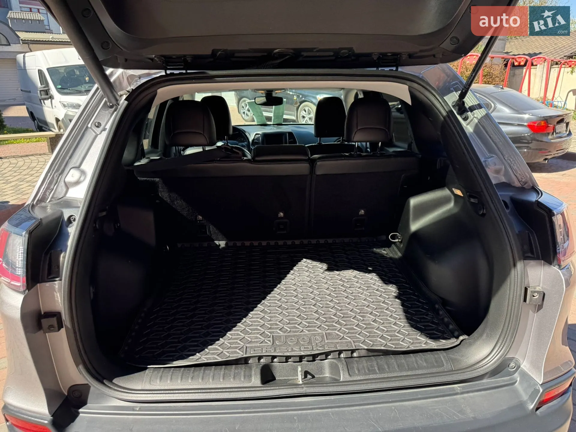 2018 Jeep Cherokee - мініатюра 182