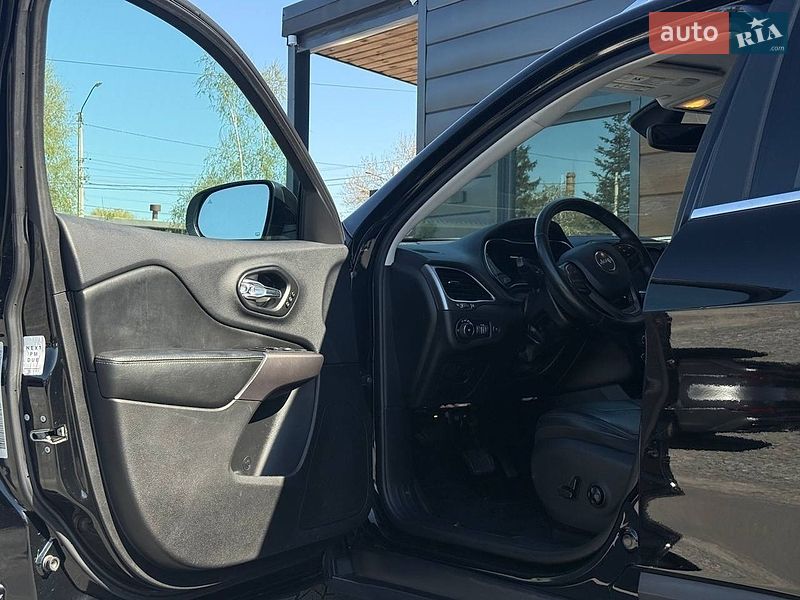 Внедорожник / Кроссовер Jeep Cherokee 2019 в Ровно