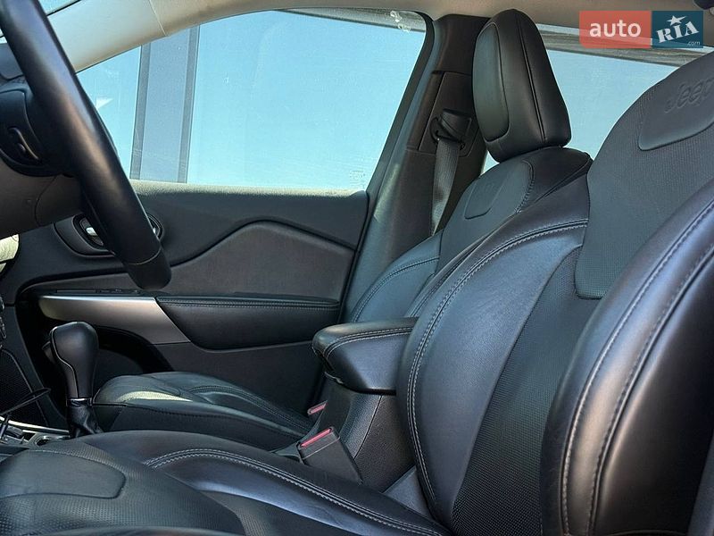 Внедорожник / Кроссовер Jeep Cherokee 2019 в Ровно