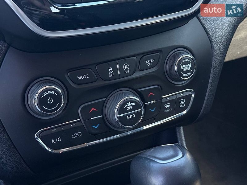 Внедорожник / Кроссовер Jeep Cherokee 2019 в Ровно