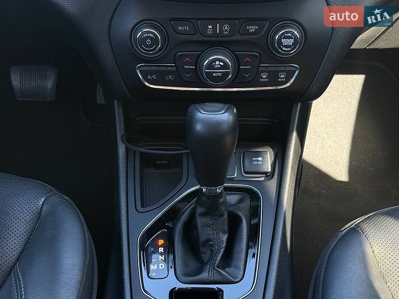 Внедорожник / Кроссовер Jeep Cherokee 2019 в Ровно