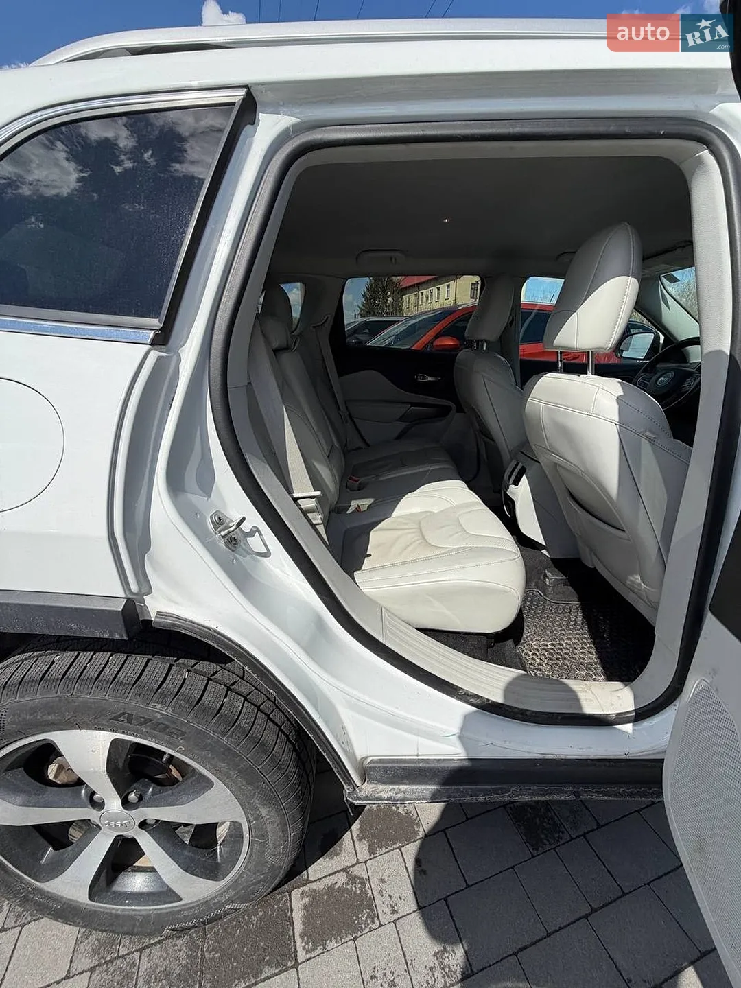 2019 Jeep Cherokee - мініатюра 27
