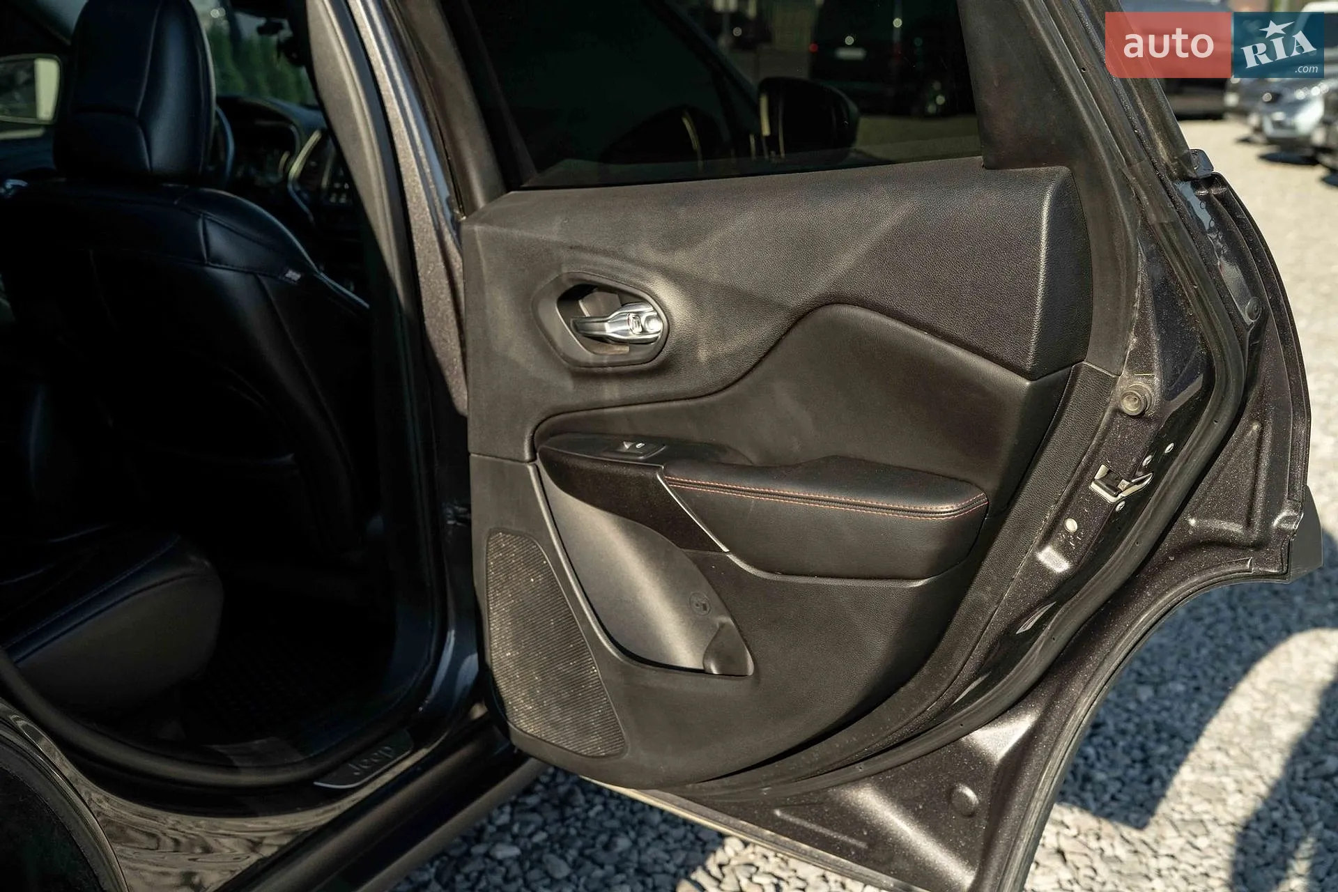 2019 Jeep Cherokee - мініатюра 44