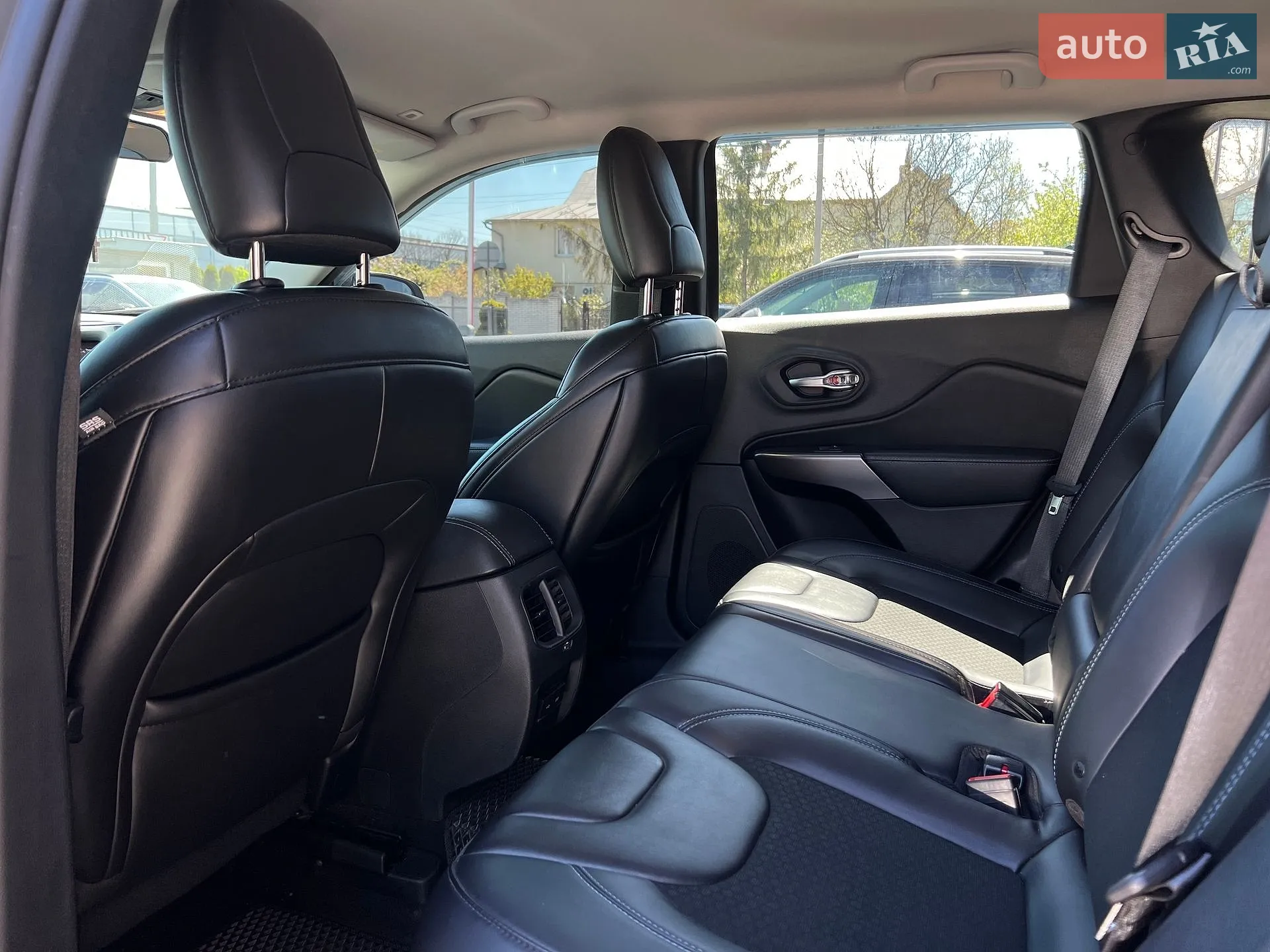 2019 Jeep Cherokee - мініатюра 24