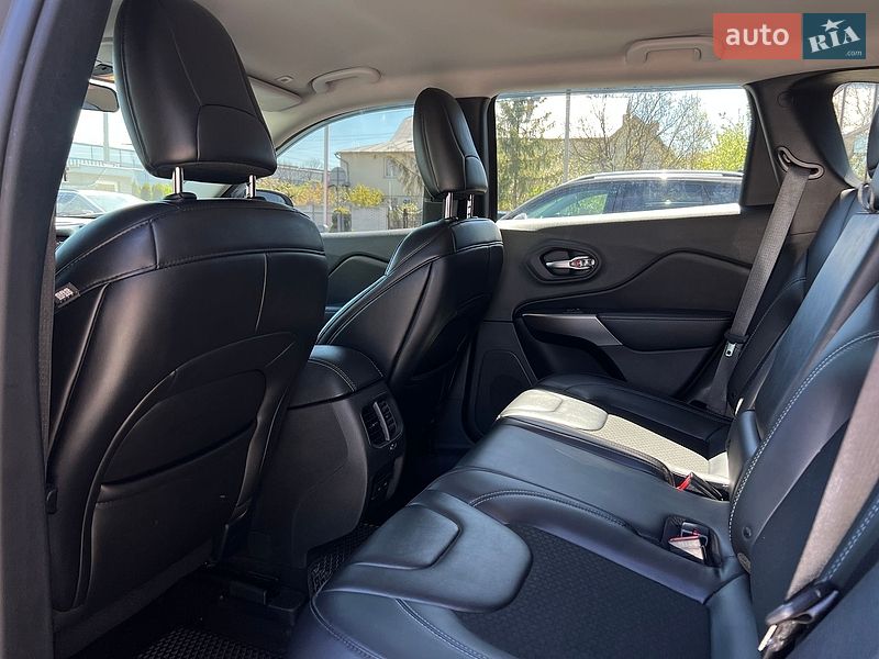 Внедорожник / Кроссовер Jeep Cherokee 2019 в Ивано-Франковске