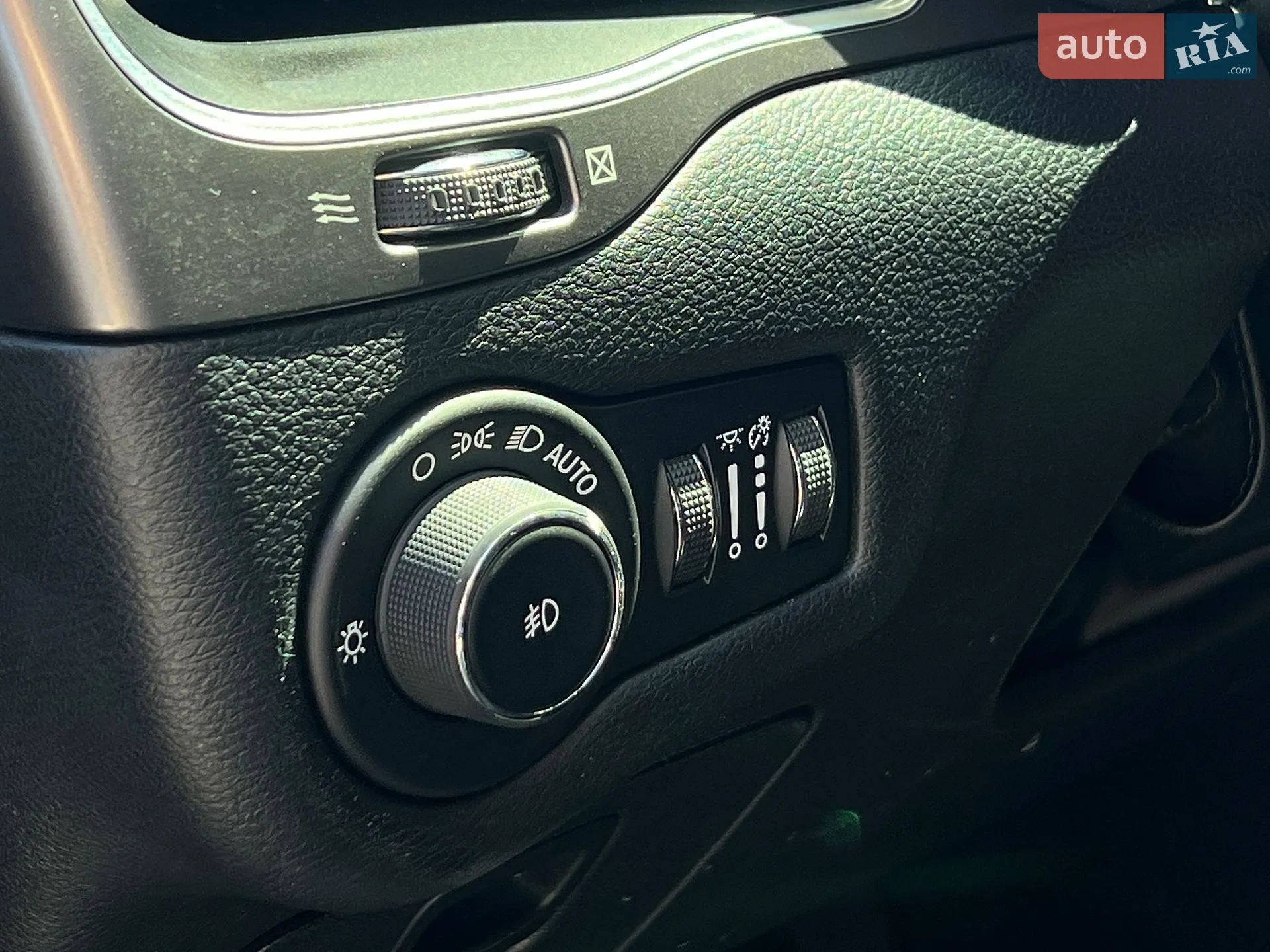 2019 Jeep Cherokee - мініатюра 12