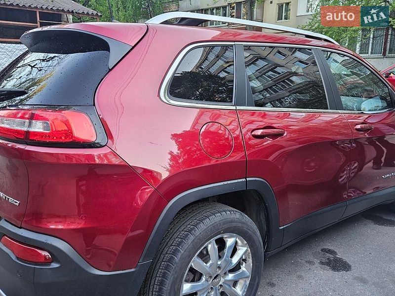 Внедорожник / Кроссовер Jeep Cherokee 2015 в Киеве