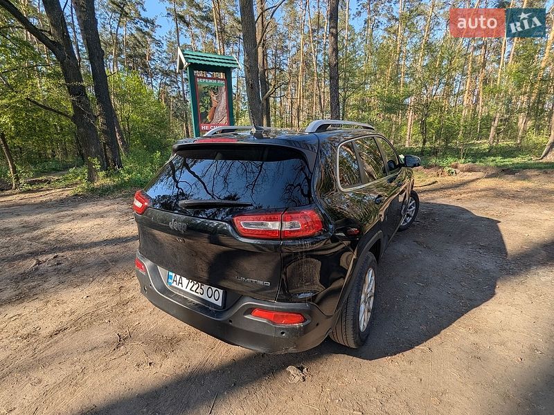 Внедорожник / Кроссовер Jeep Cherokee 2016 в Киеве