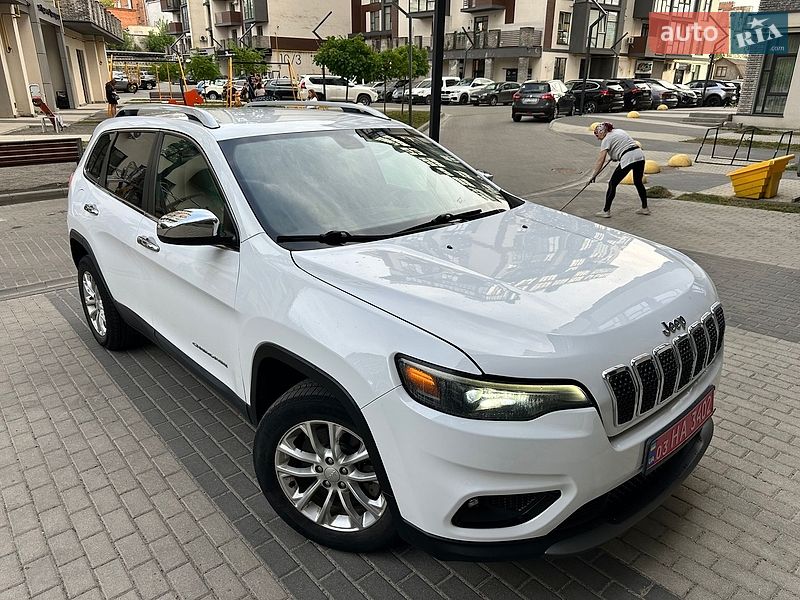Внедорожник / Кроссовер Jeep Cherokee 2019 в Хмельницком