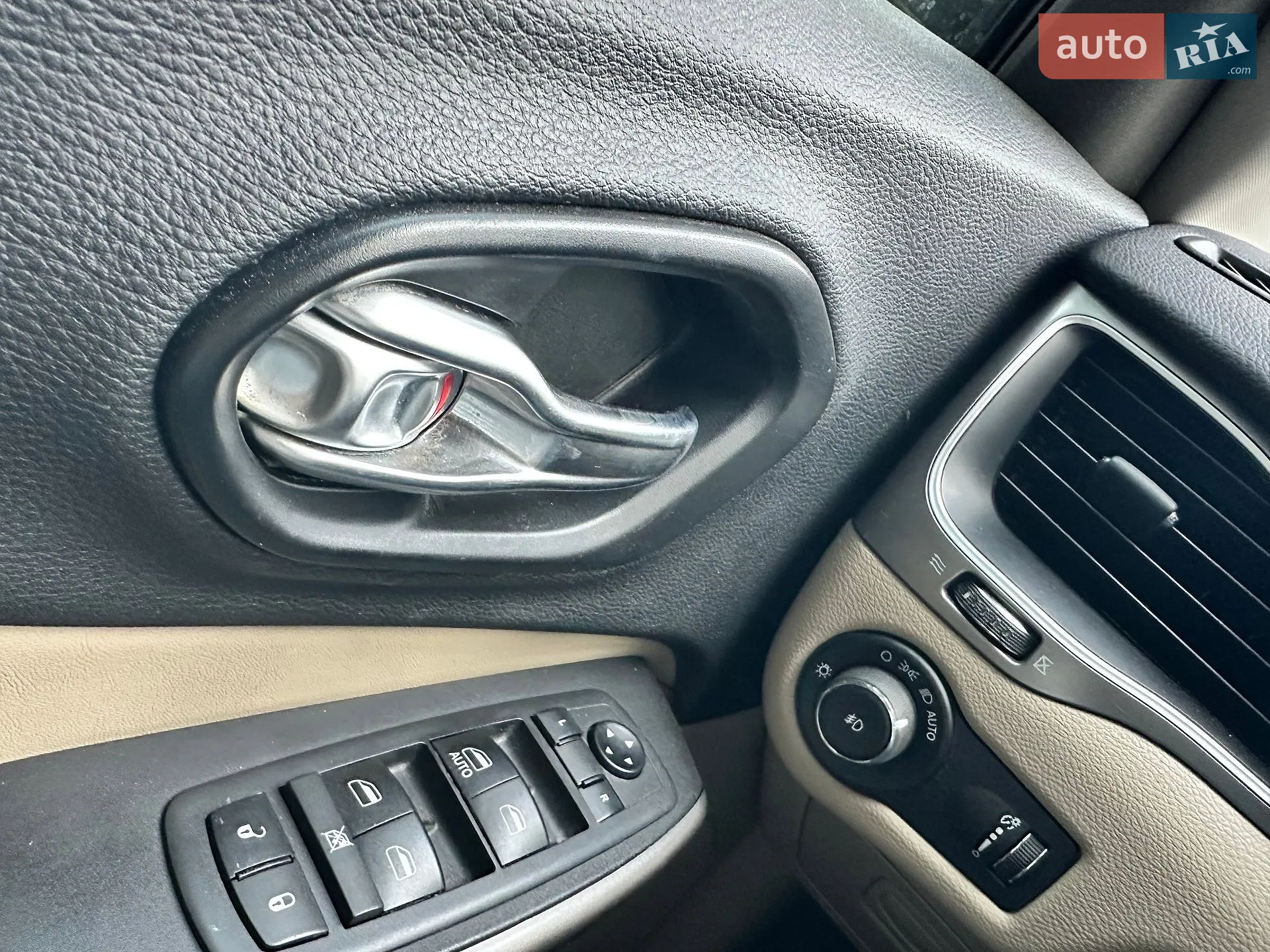 2019 Jeep Cherokee - мініатюра 16