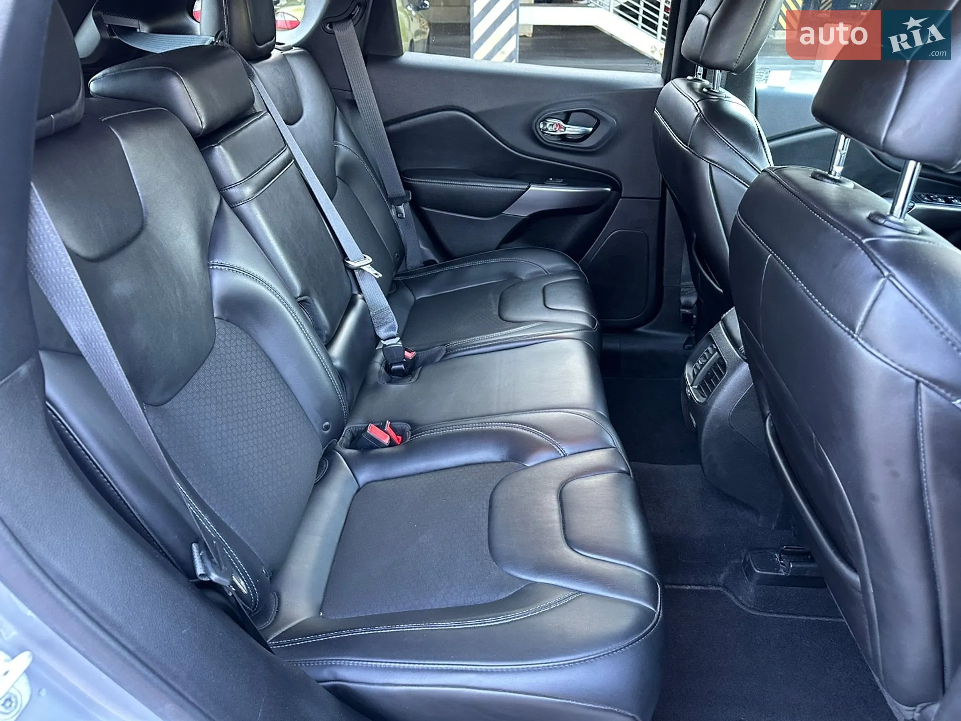 2019 Jeep Cherokee - мініатюра 26