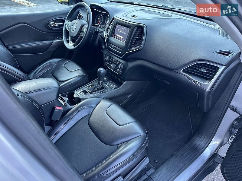 Внедорожник / Кроссовер Jeep Cherokee 2019 в Киеве