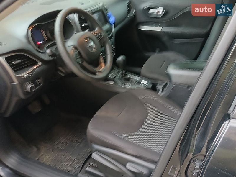 Внедорожник / Кроссовер Jeep Cherokee 2019 в Киеве
