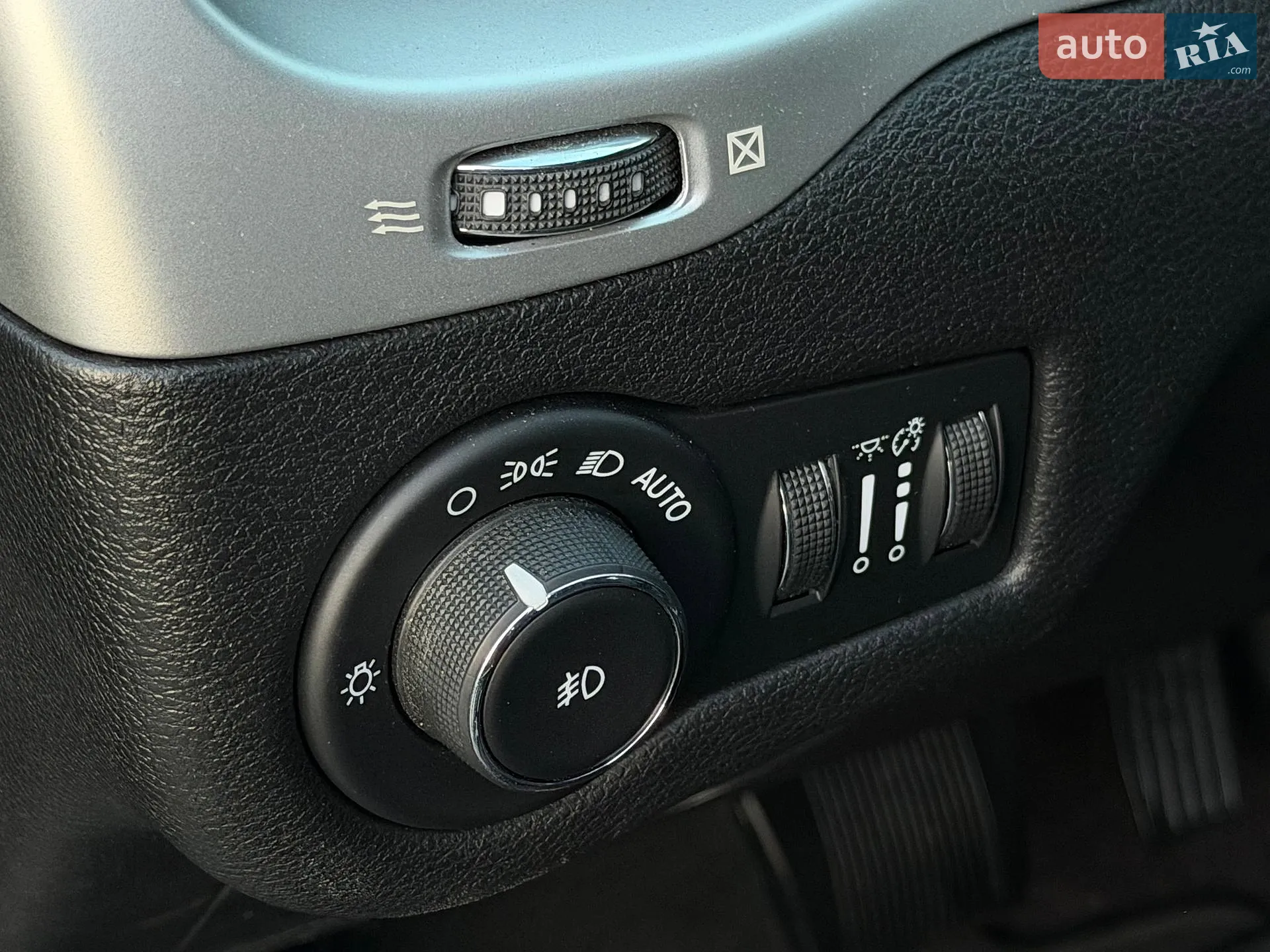 2017 Jeep Cherokee - мініатюра 36