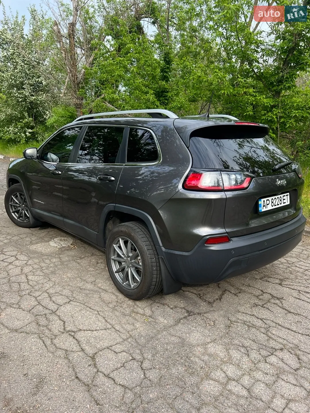Jeep Cherokee 2019 VIN 1C4PJLLB9KD382311 фото оголошення 7 з 15