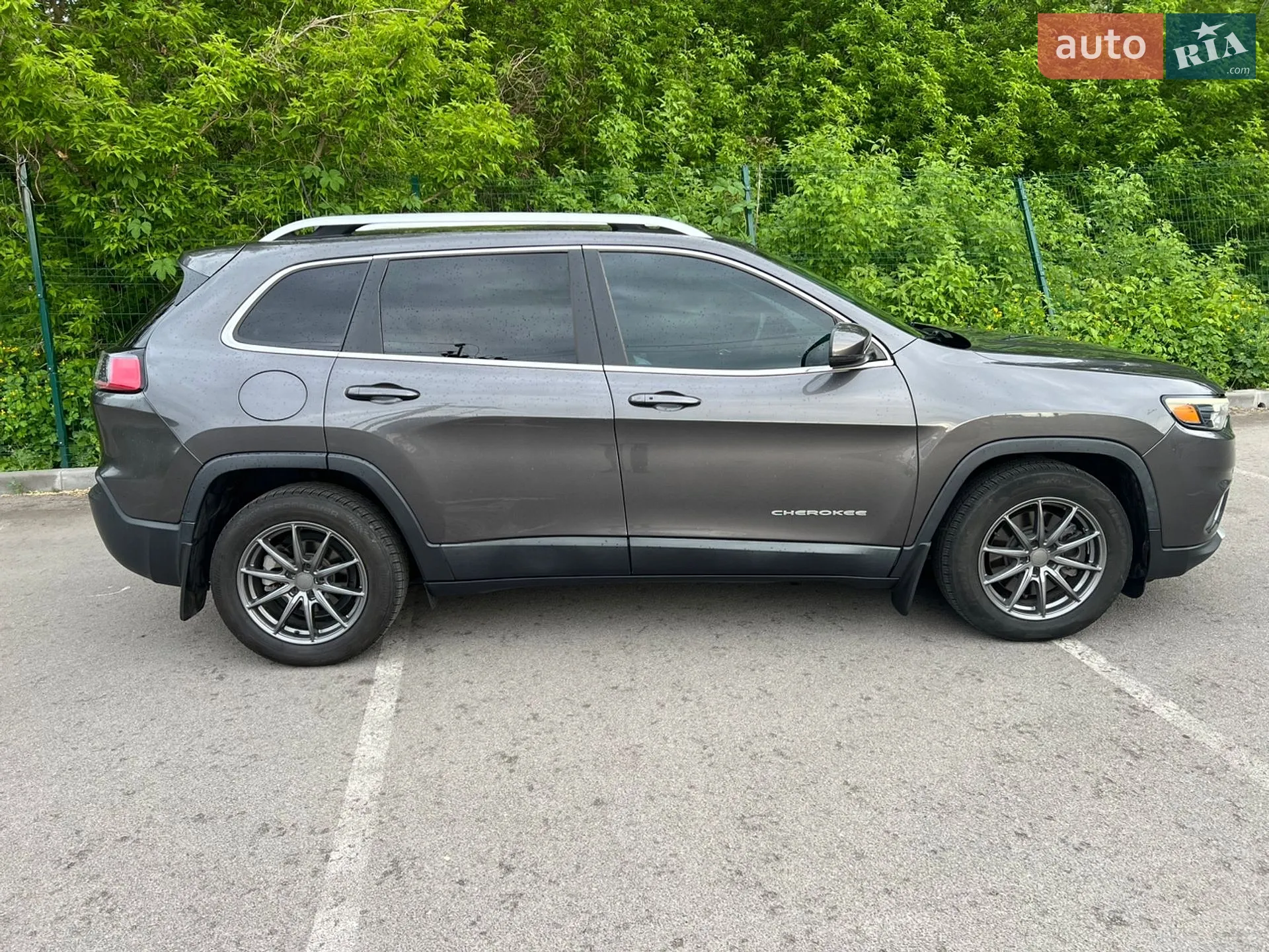 Jeep Cherokee 2019 VIN 1C4PJLLB9KD382311 фото оголошення 4 з 15