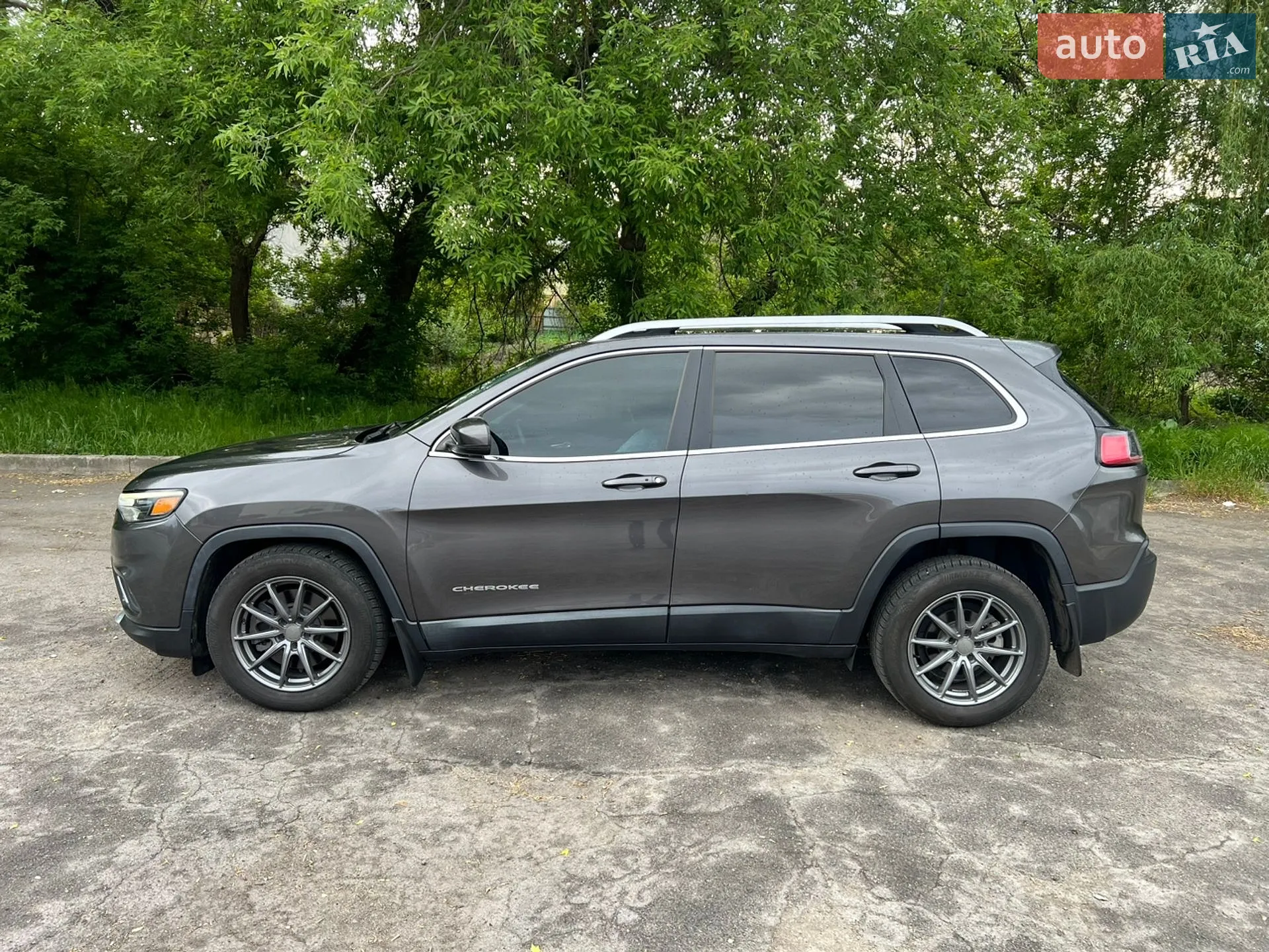 Jeep Cherokee 2019 VIN 1C4PJLLB9KD382311 фото оголошення 5 з 15