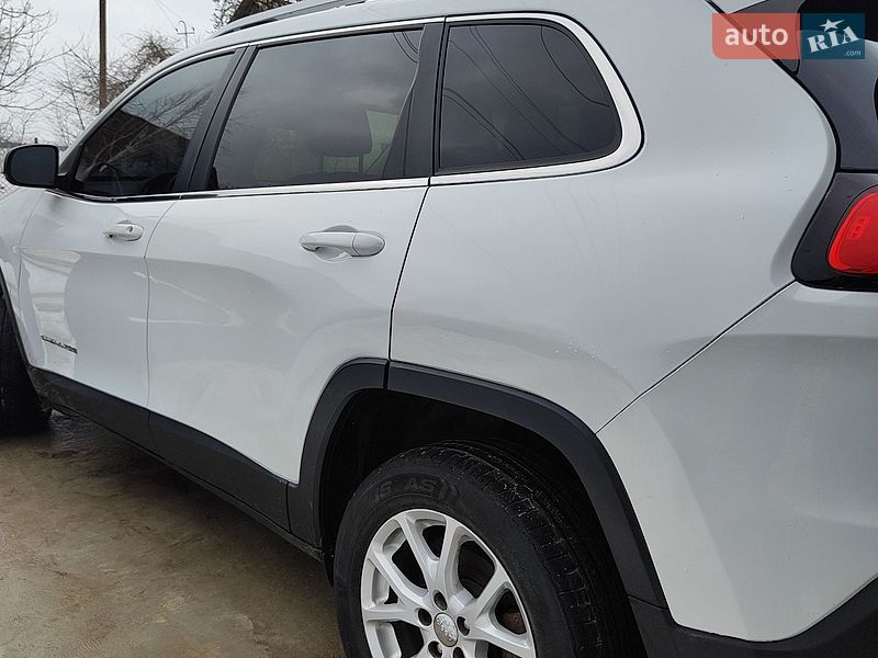 Внедорожник / Кроссовер Jeep Cherokee 2016 в Вараше