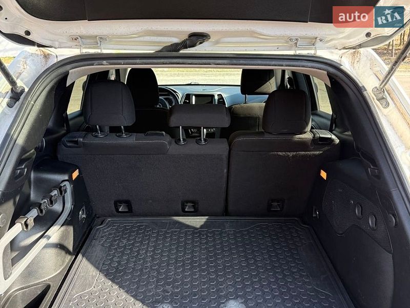 Внедорожник / Кроссовер Jeep Cherokee 2016 в Вараше