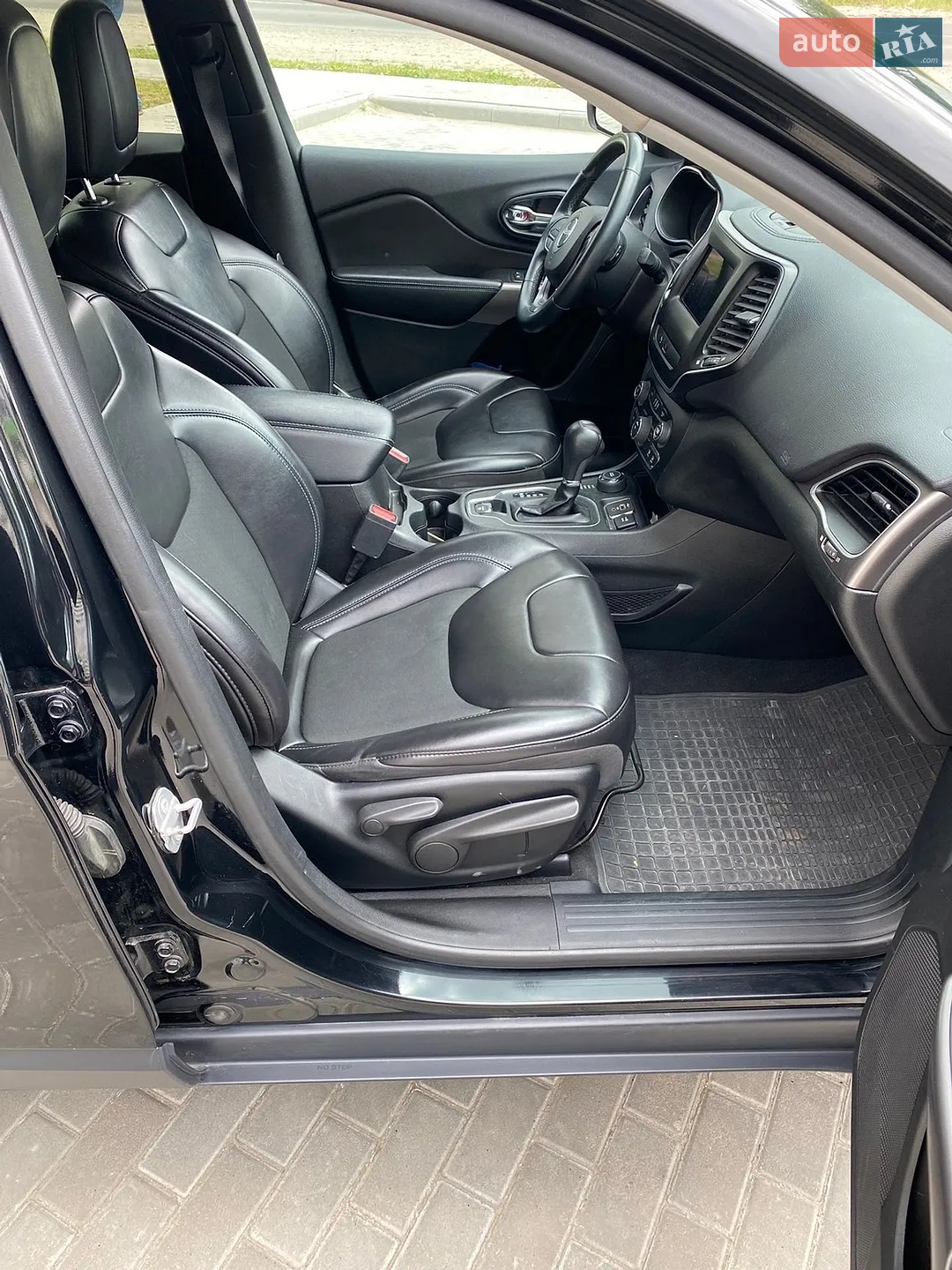 2019 Jeep Cherokee - мініатюра 29