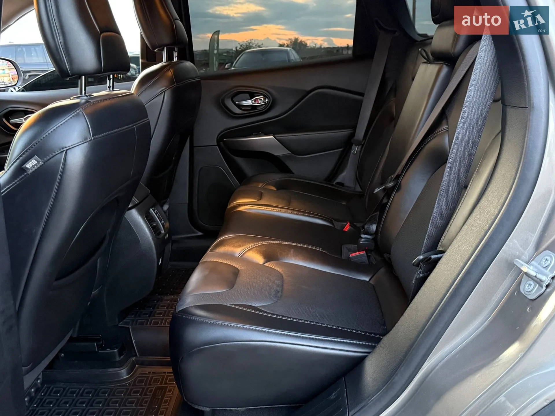 2021 Jeep Cherokee - мініатюра 29