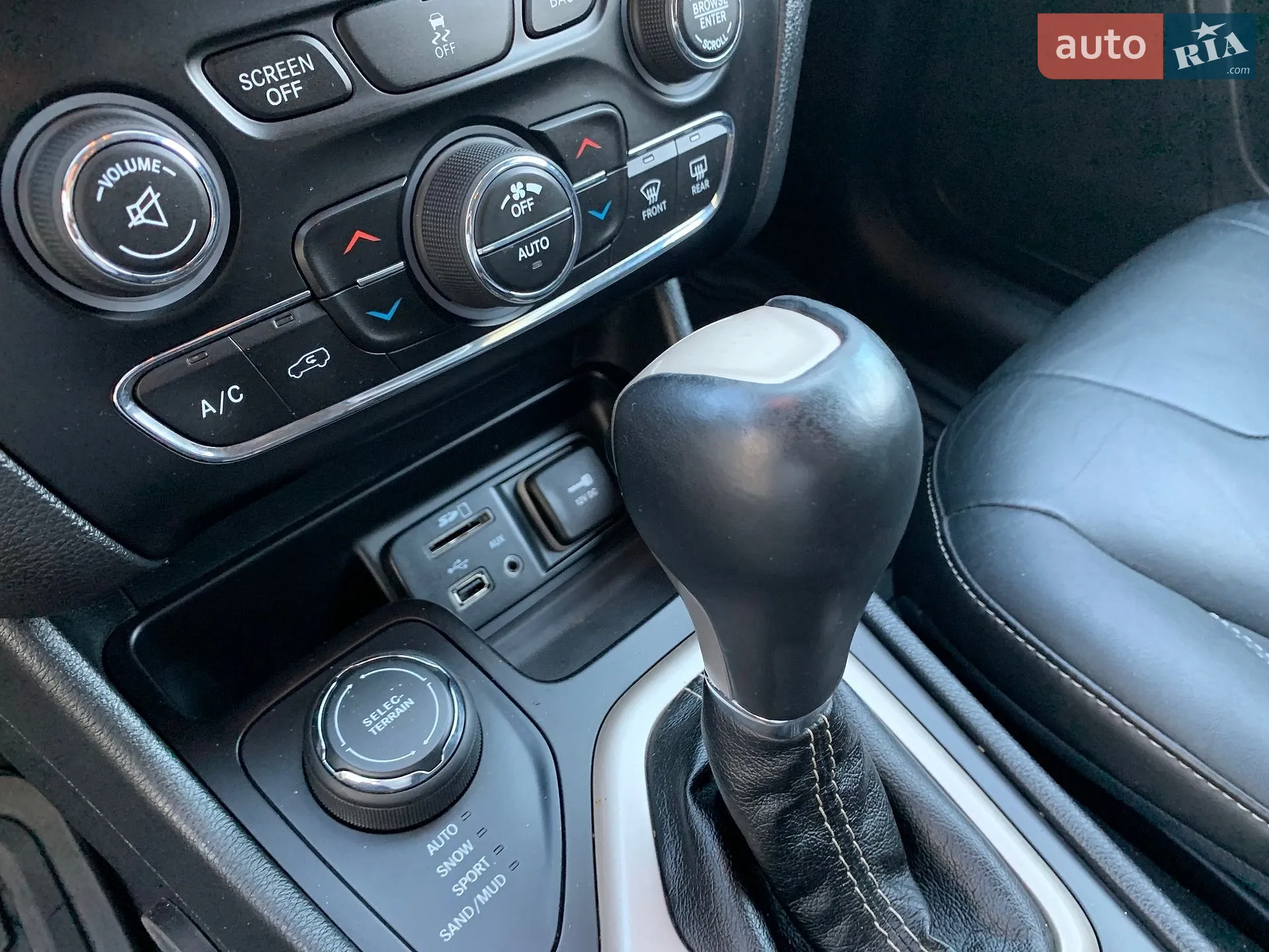 2015 Jeep Cherokee - мініатюра 39